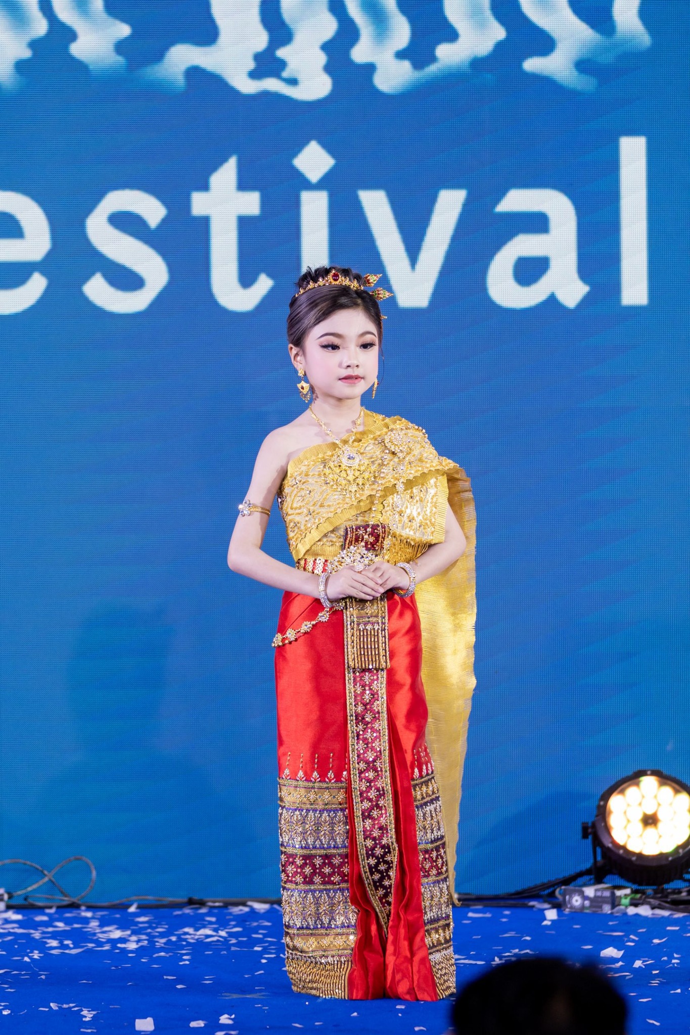 ชุดไทยพระราชนิยม